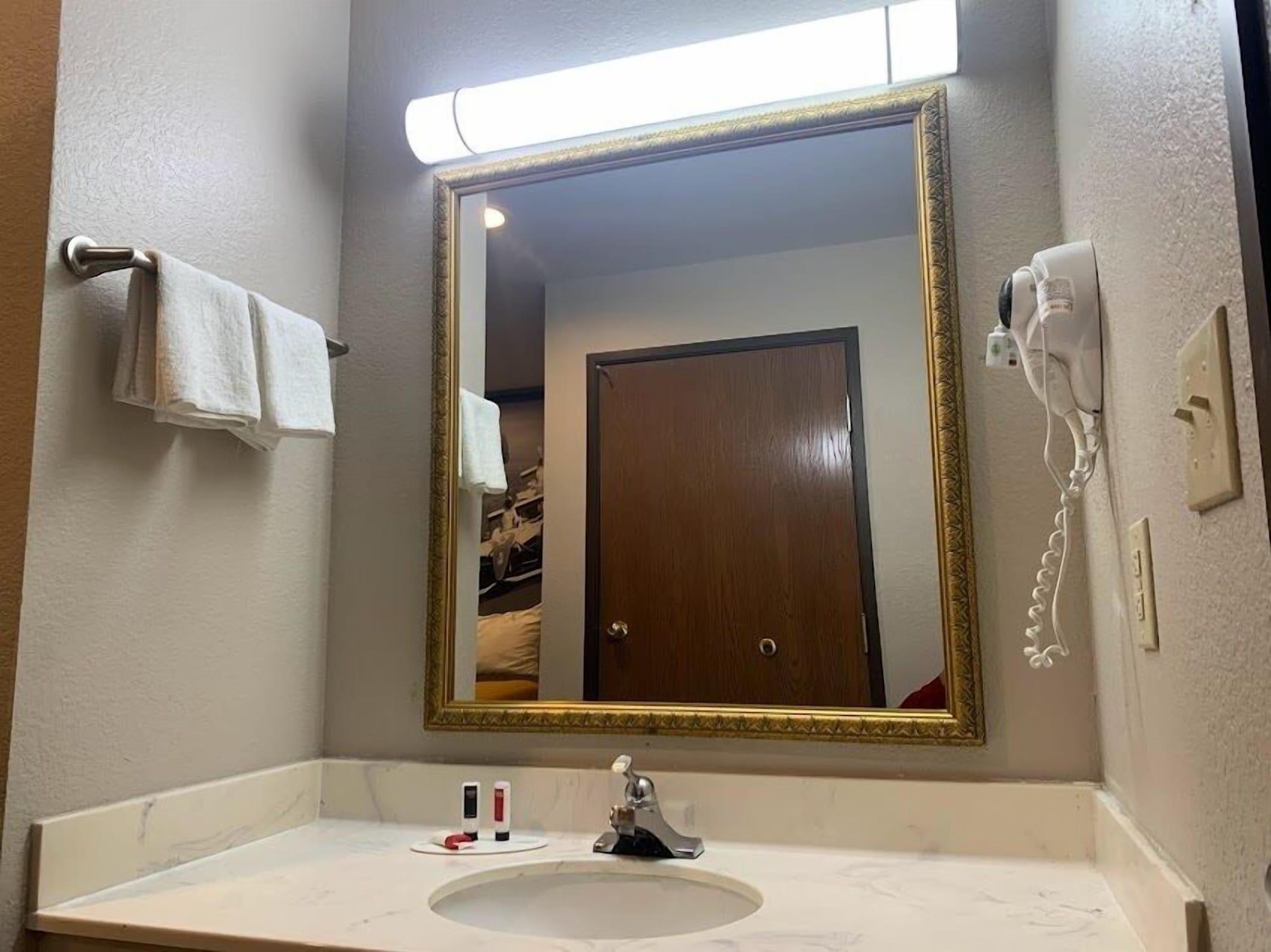 Super 8 By Wyndham Frankfort In Bagian luar foto