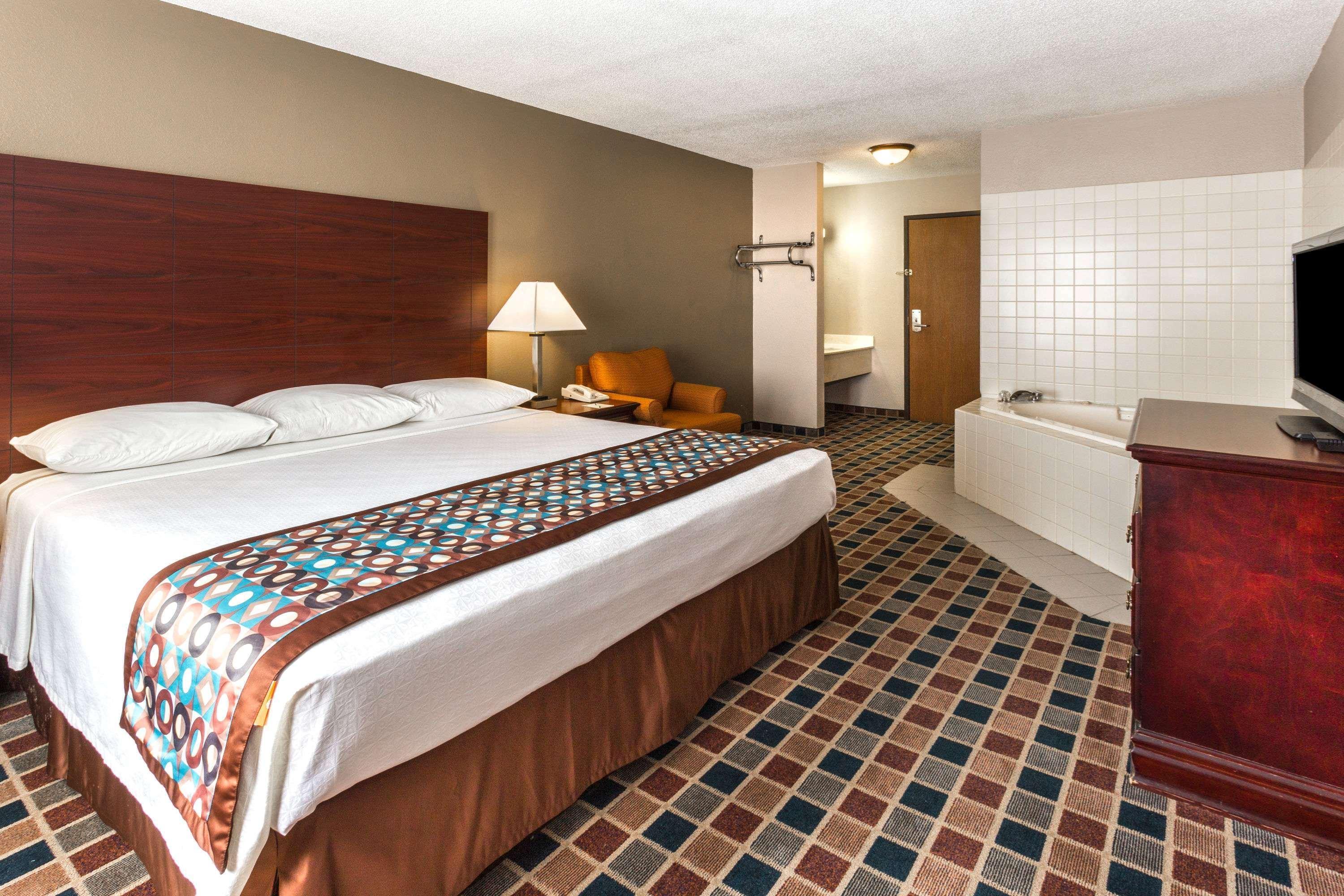 Super 8 By Wyndham Frankfort In Bagian luar foto