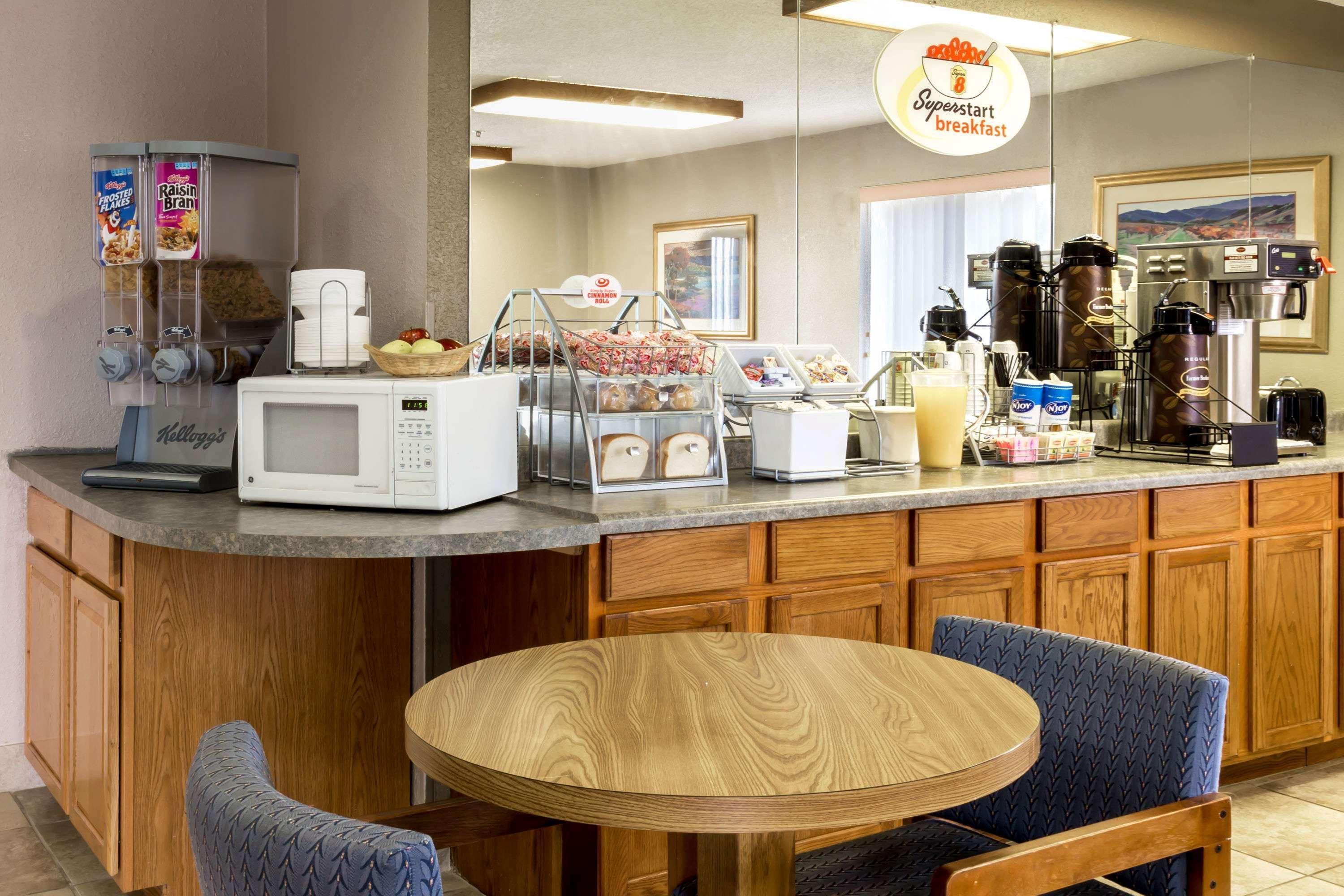 Super 8 By Wyndham Frankfort In Bagian luar foto