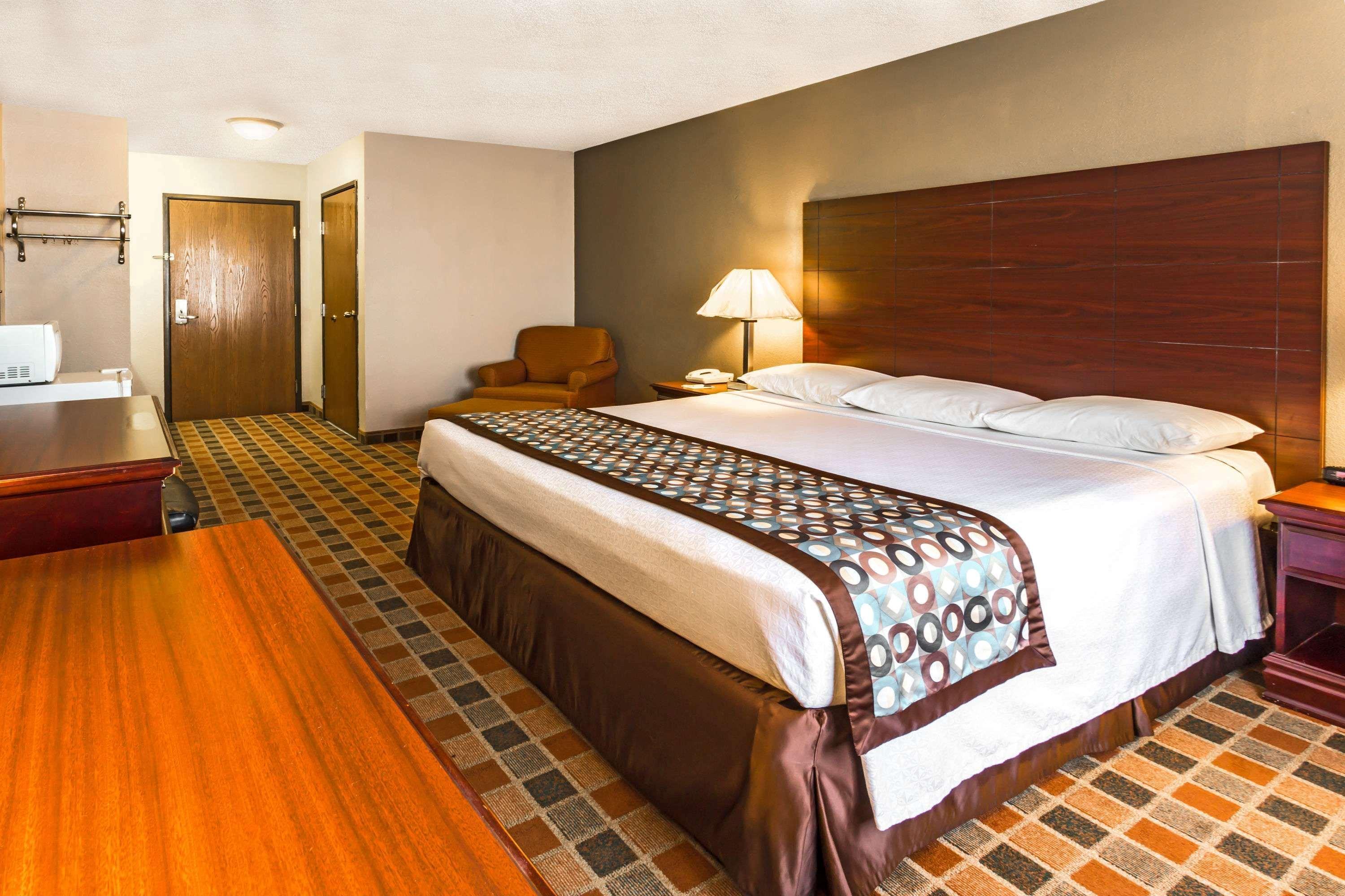 Super 8 By Wyndham Frankfort In Bagian luar foto