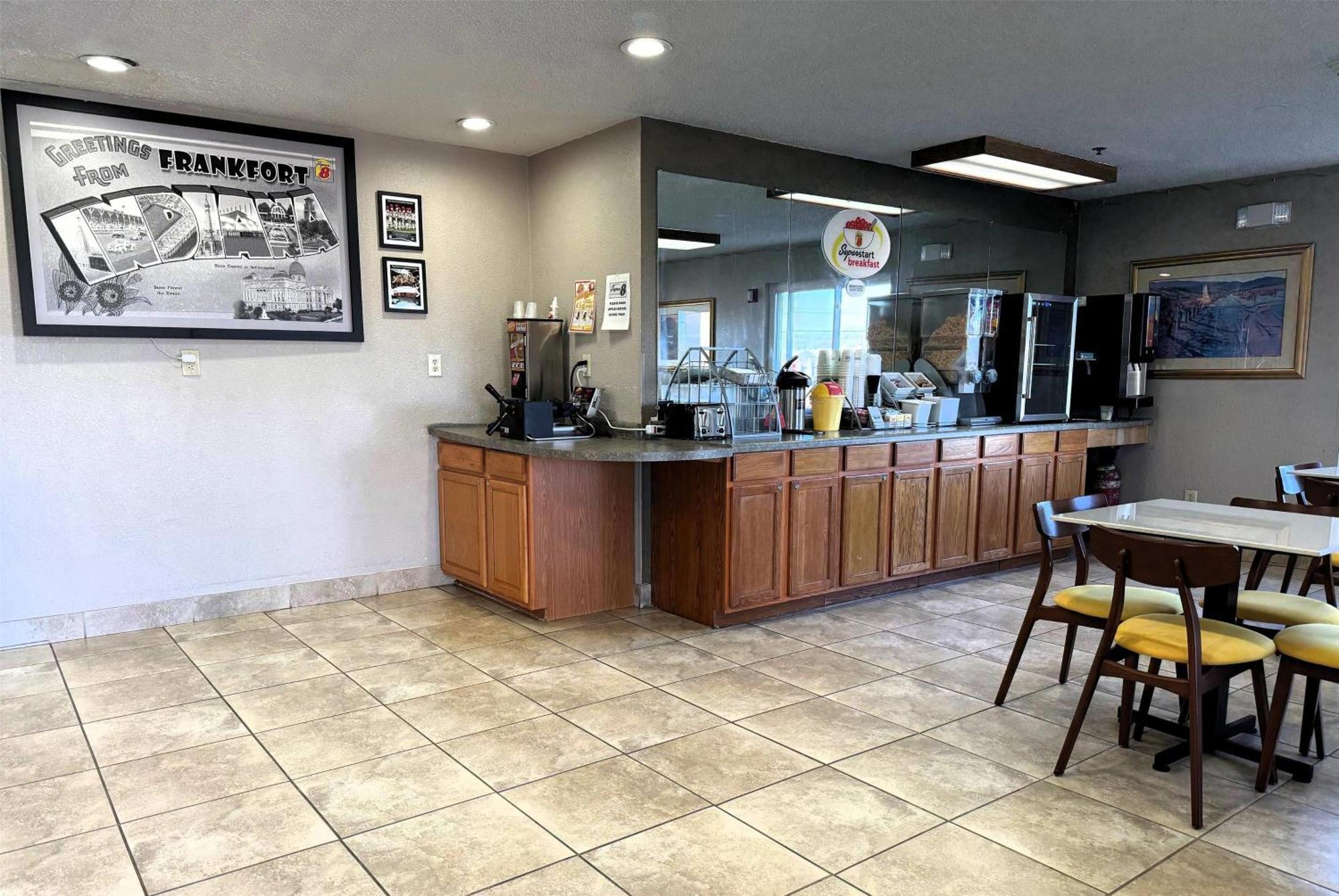 Super 8 By Wyndham Frankfort In Bagian luar foto